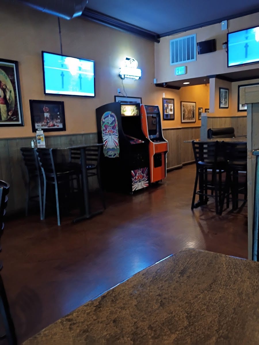 Charlie's Bar & Grill, photo 2