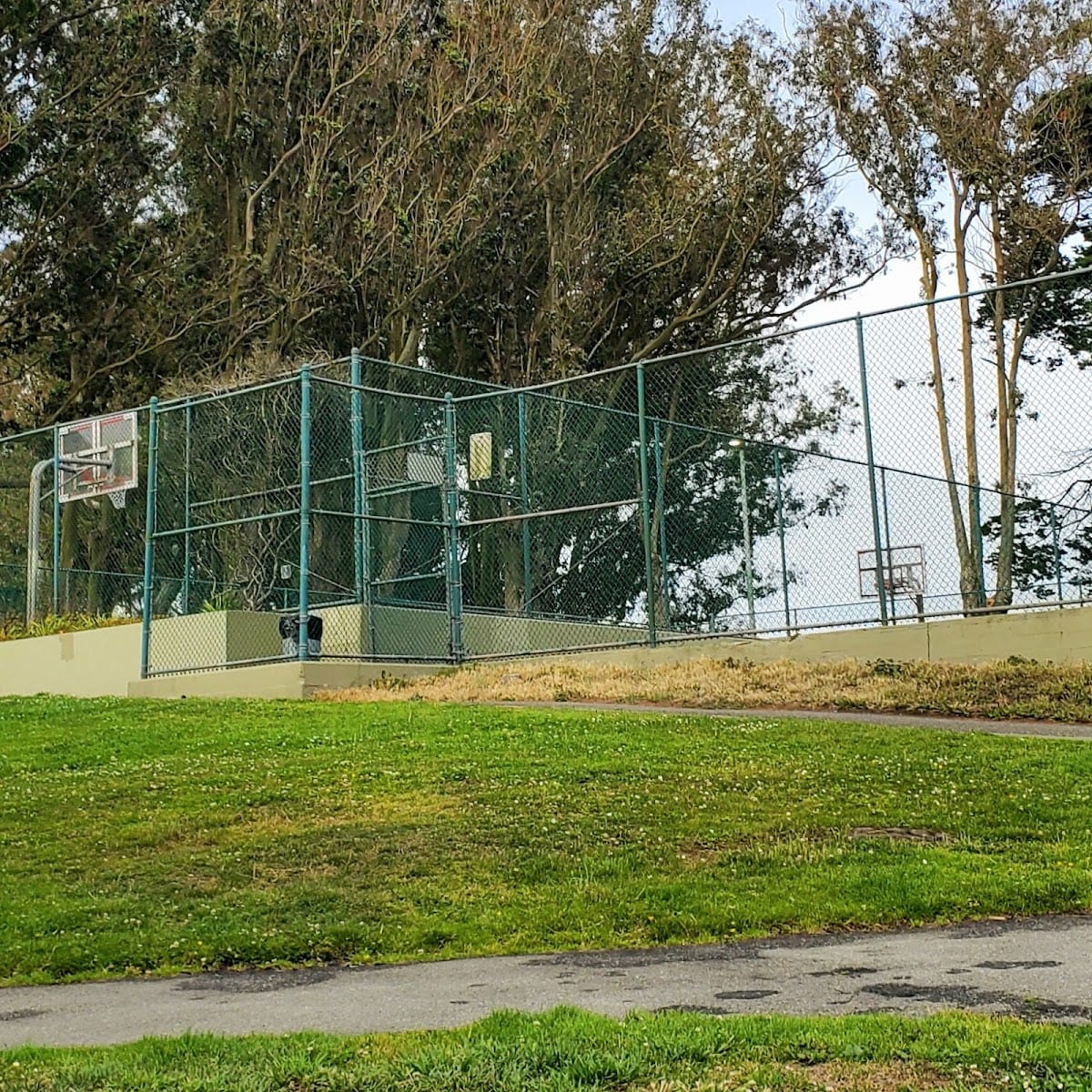 Holly Park Basketball Court, photo 2