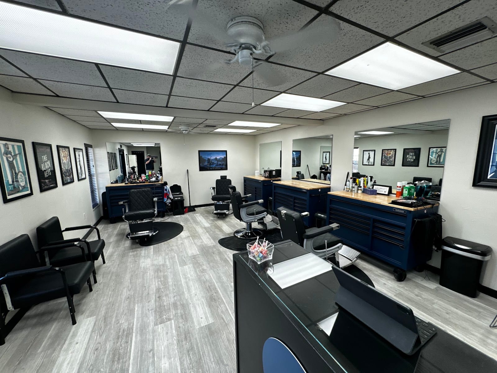 1775 Barbershop, photo 3
