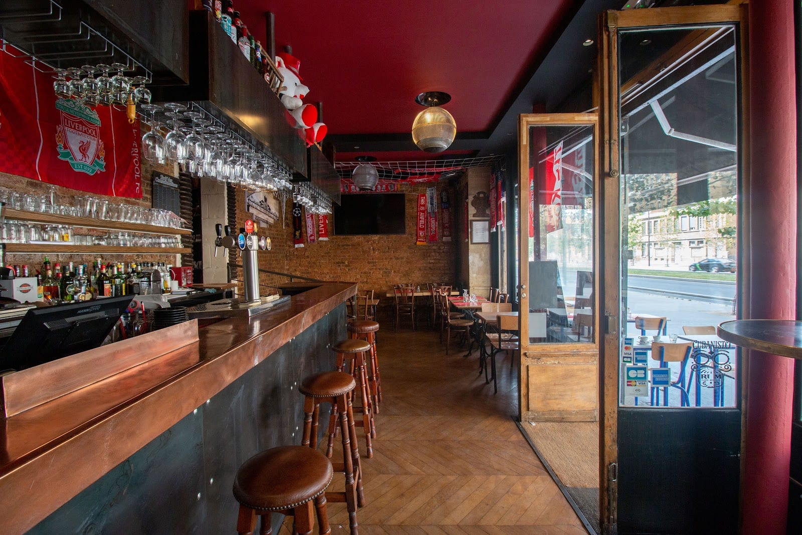 THE KOP BAR, photo 2