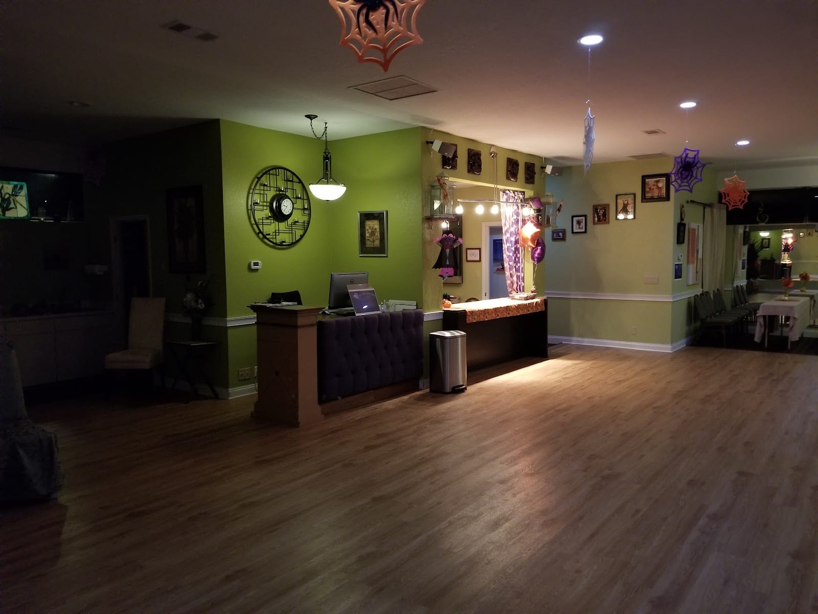 Ballroom City, photo 2