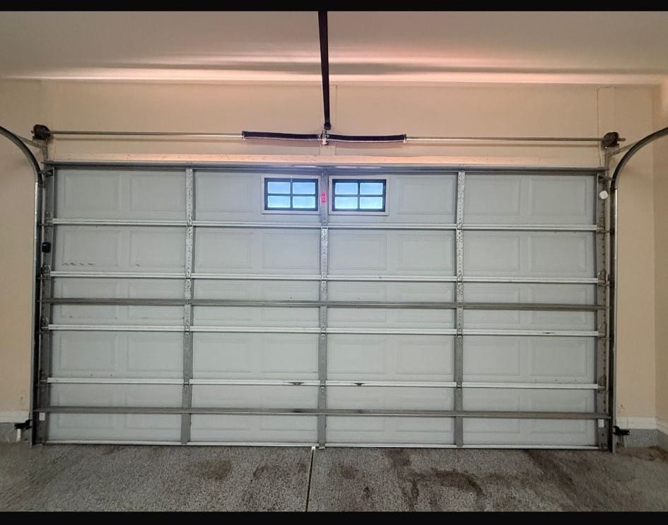 702 Garage Door, photo 3