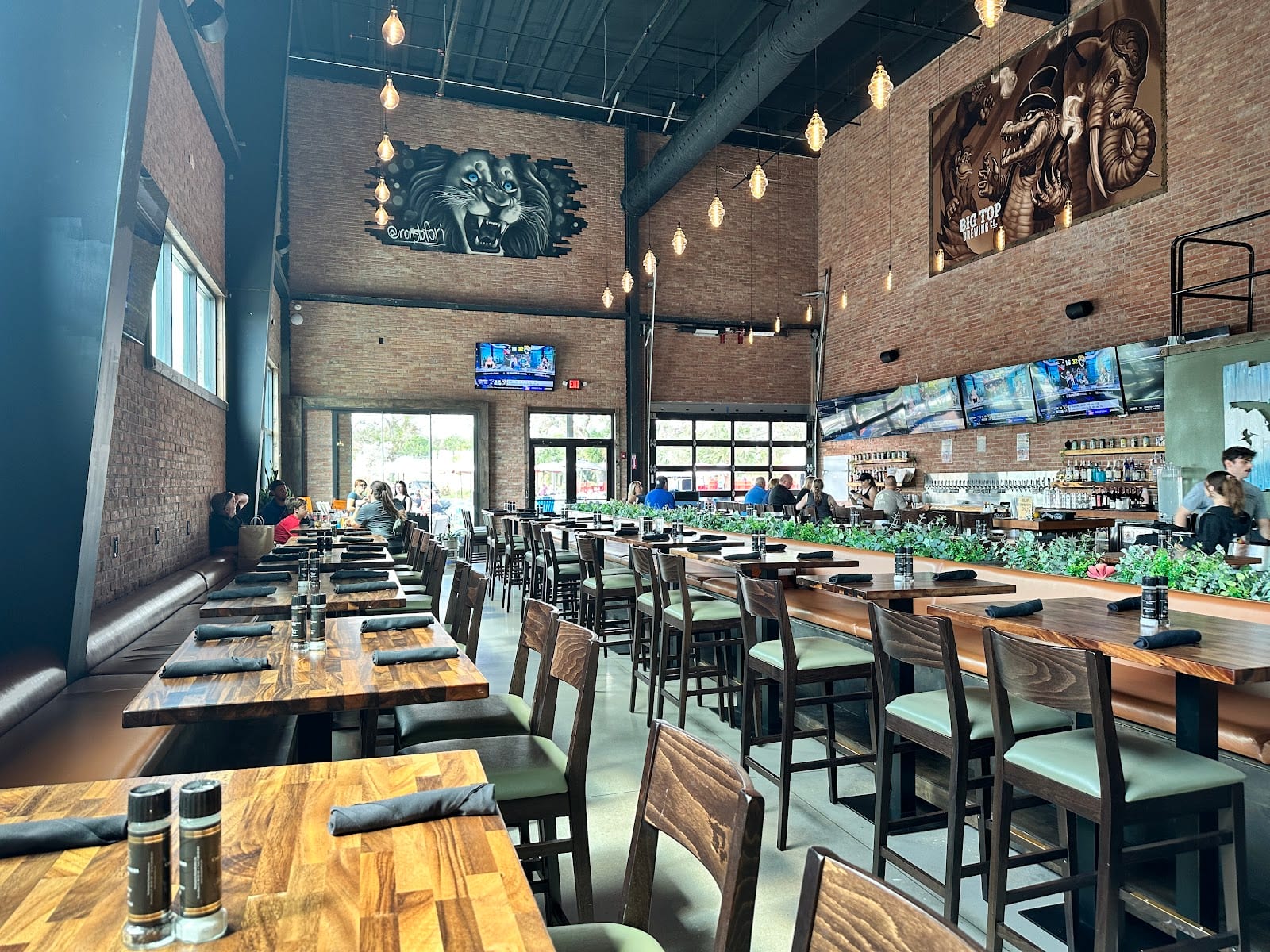 Big Top Brewery & Restaurant (Fruitville Commons)