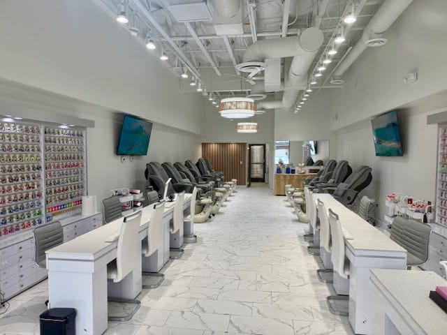 LUXE Nail Lounge - Northsight & Raintree