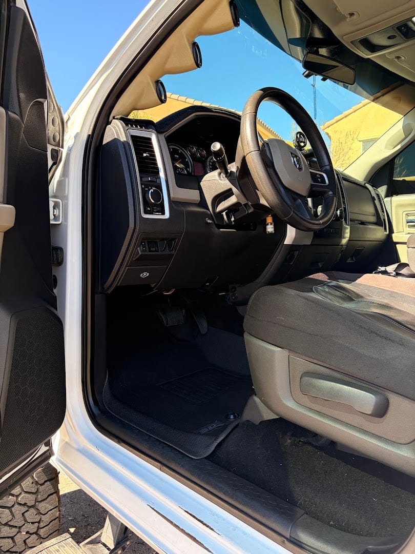 DM Car Details, photo 3