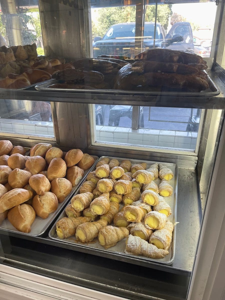 El Campeon Bakery, photo 3