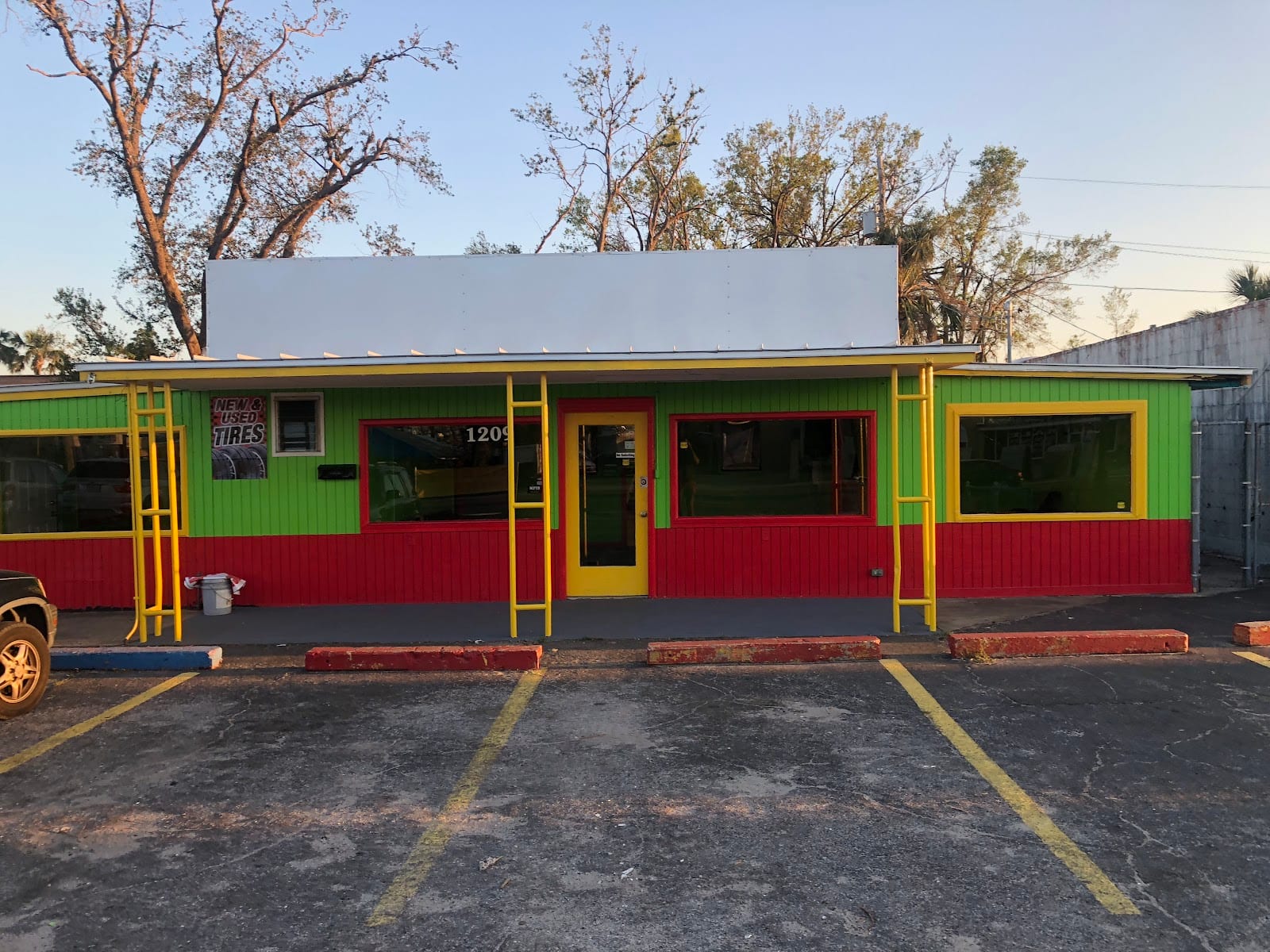 876 car wash tire center, photo 2