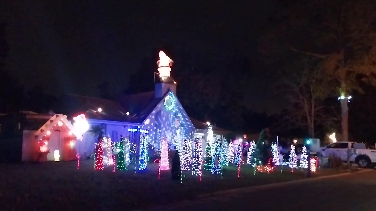 Doctor Wizard's Giant Musical Holiday Light Show, photo 3