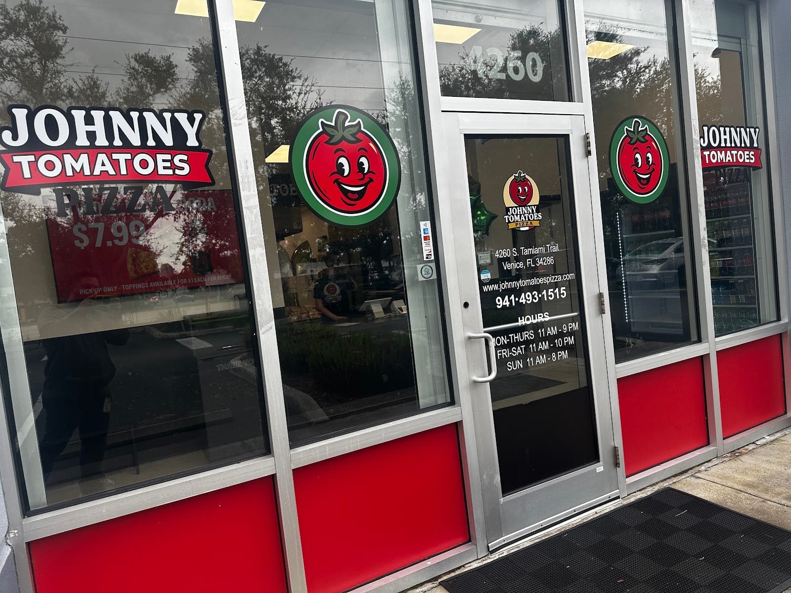 Johnny Tomatoes Pizza, photo 2