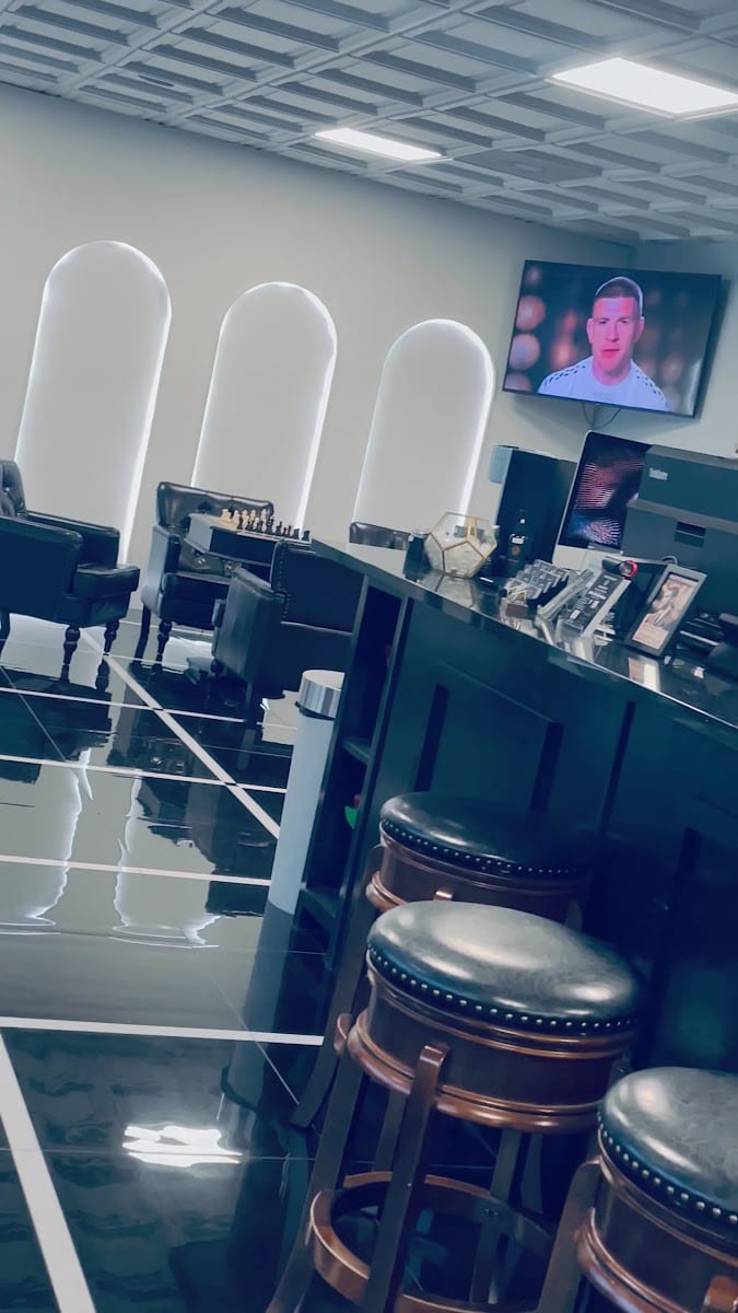 The Gentry Executive Cuts and Shaves – Heights, photo 3