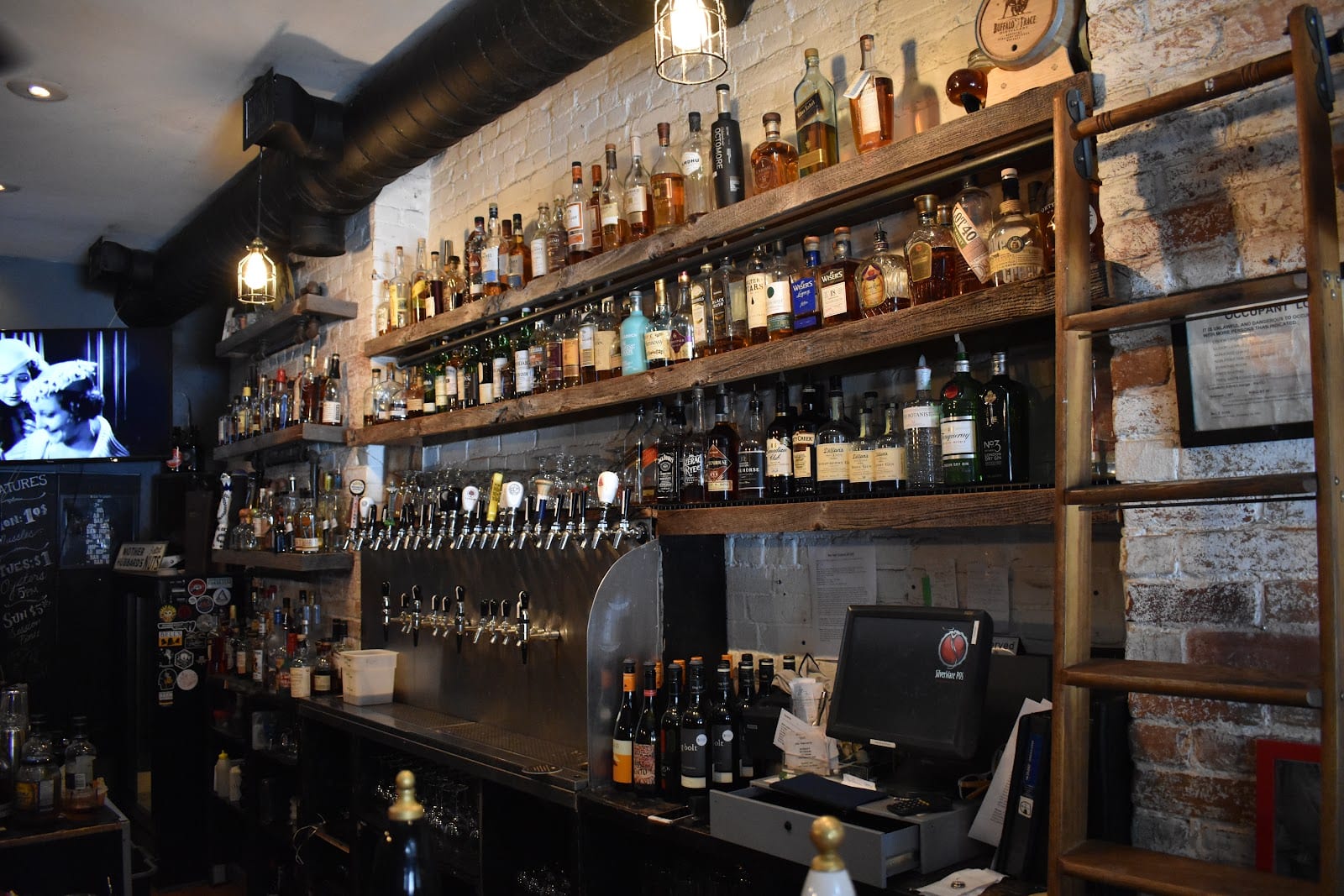 Bar Hop, photo 2