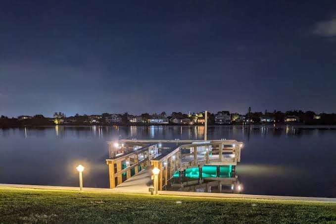 BEST OF BOTH WORLDS! Fish in the bay or walk across the street to the beach!, photo 3