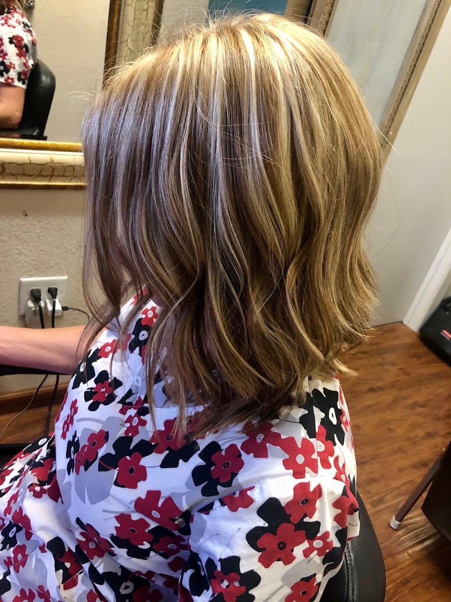 Davila's Hair Salon (inside Lindsey's Salon)., photo 3