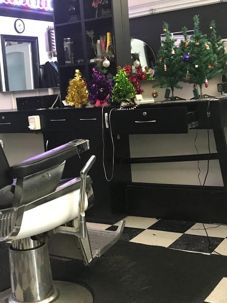 Louie's Barbershop SF, photo 3
