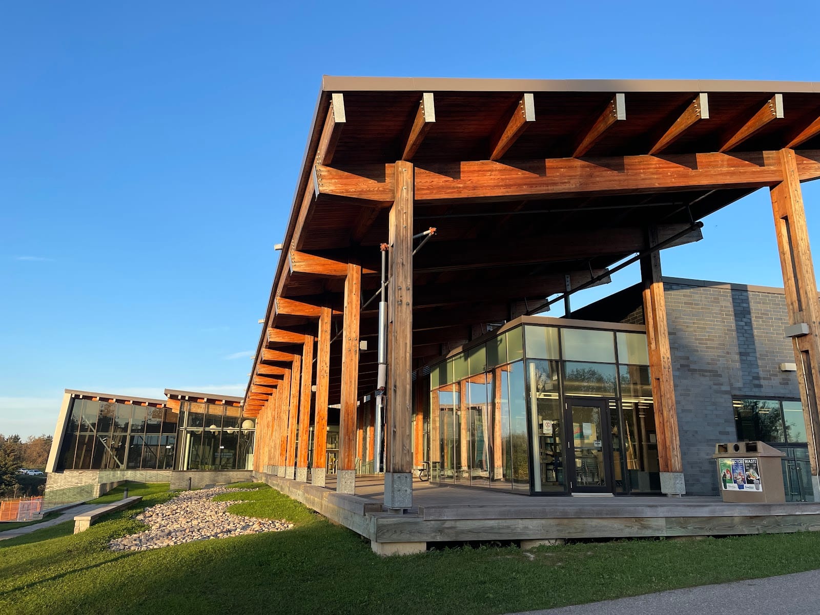 Oak Ridges Community Centre & Pool, photo 3