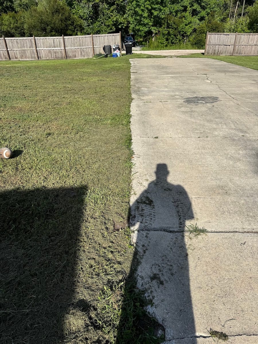 Gators lawn service, photo 3