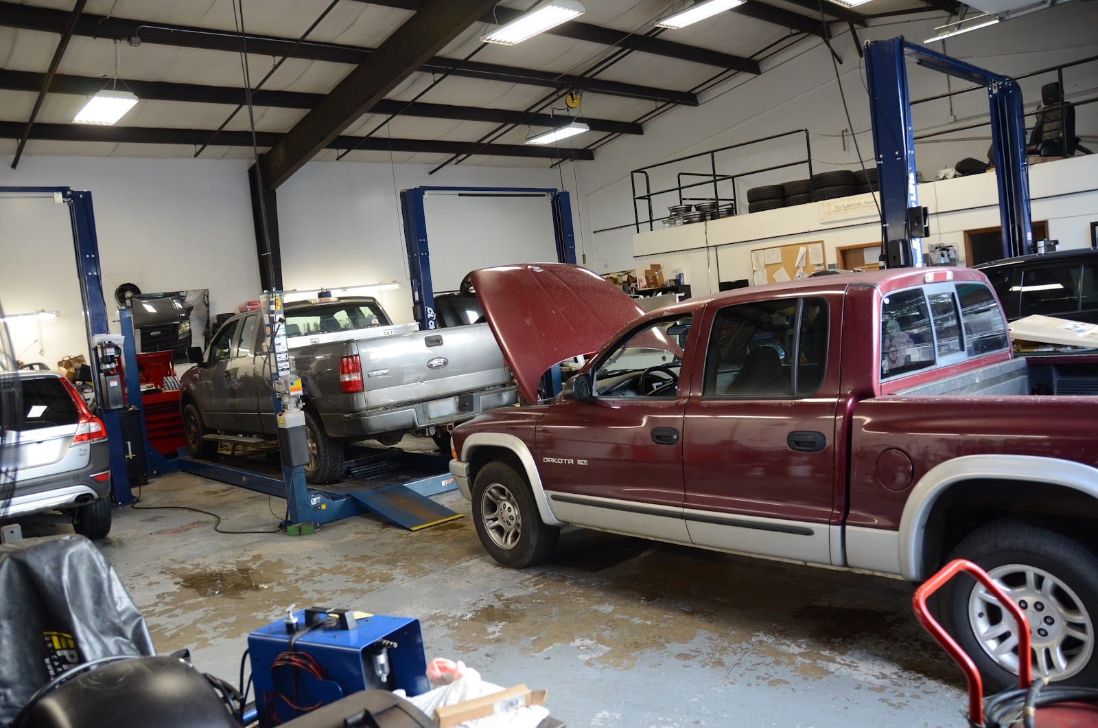 Bron's Automotive, photo 2