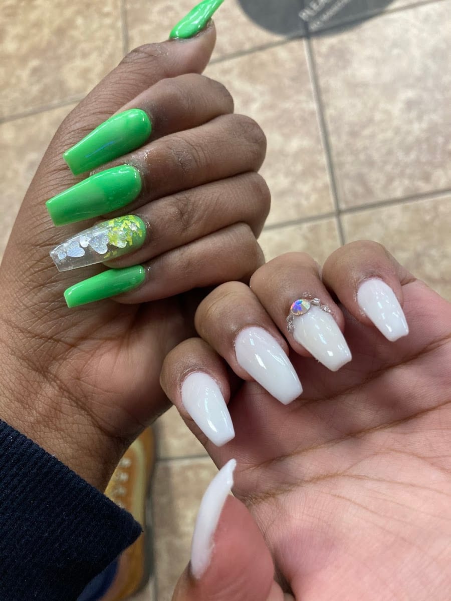 L A NAILS