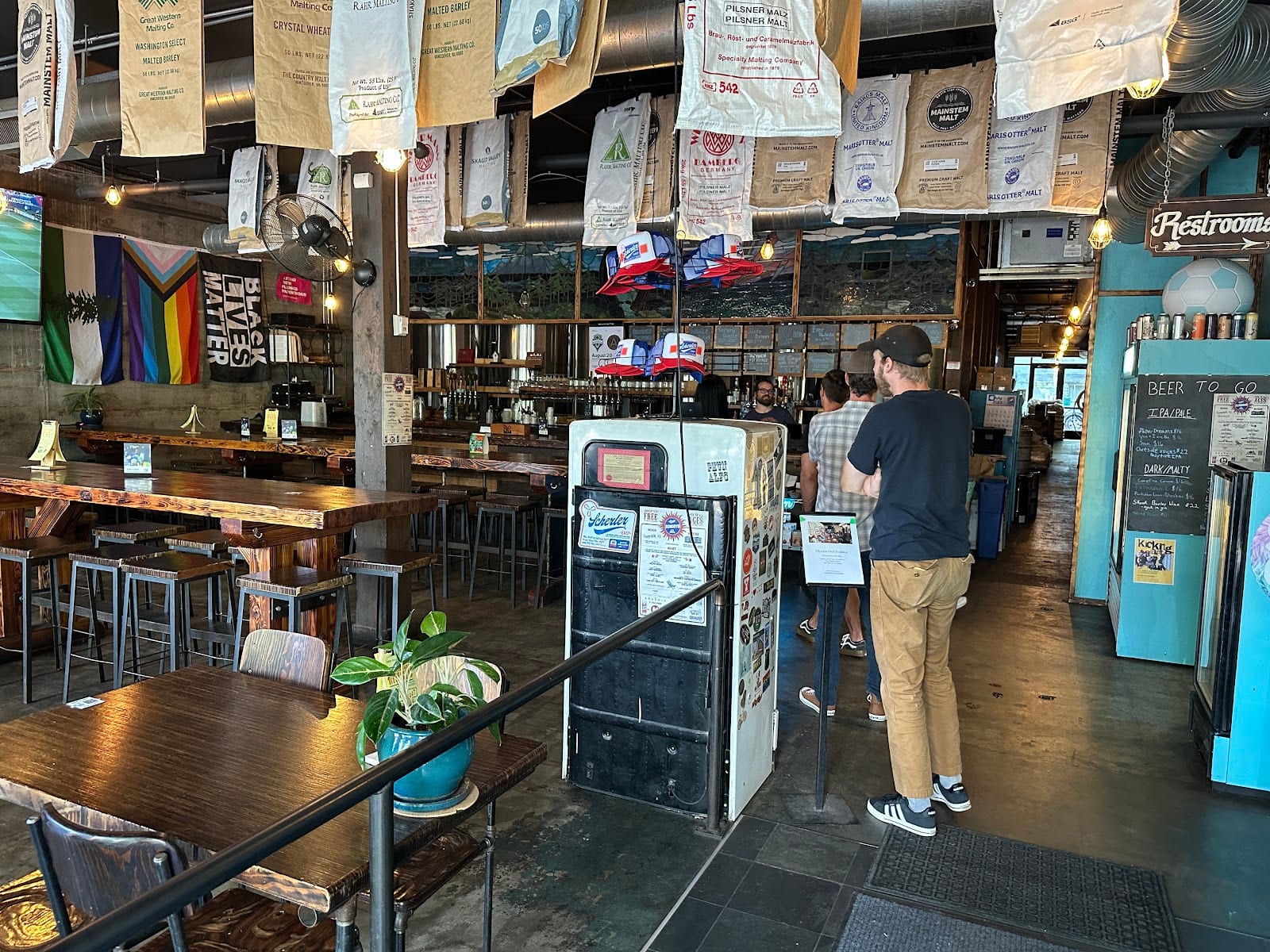 Three Magnets Brewing Co., photo 4
