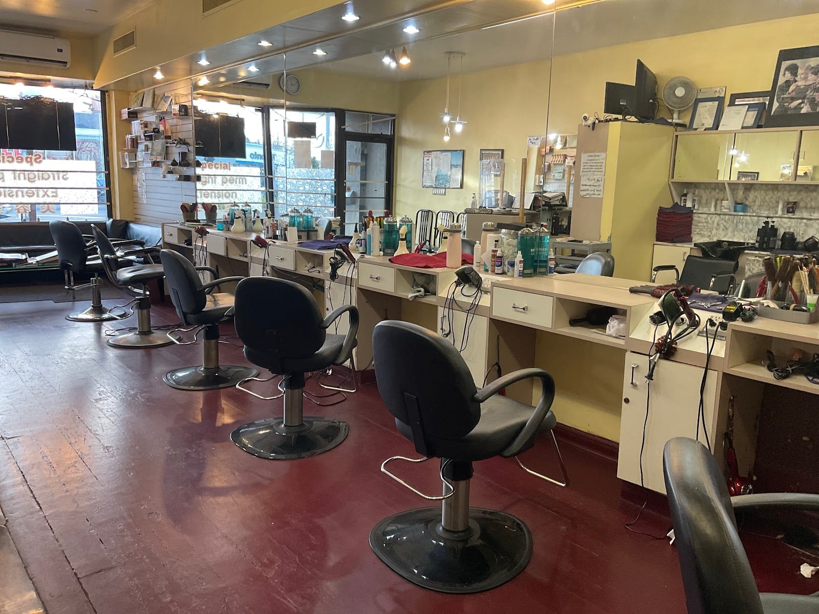 JJ Beauty Salon.