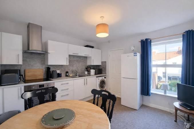 City Apartment Close to Cafes Restaurants - One-Bedroom Apartment, photo 2