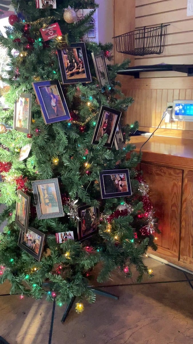 WingHouse Bar & Grill - Tampa Stadium, photo 2