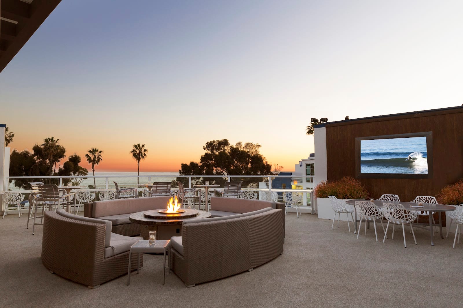 Longboard Rooftop Lounge, photo 4