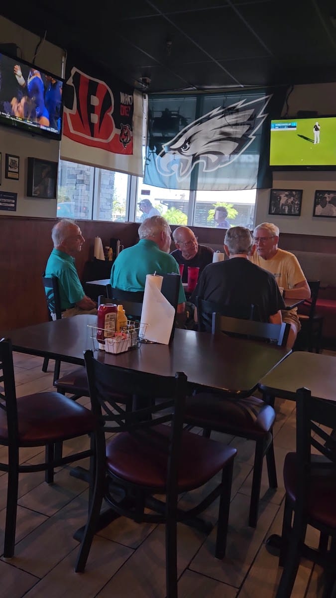 Norma Jean’s Sports Bar & Grill Room, photo 3