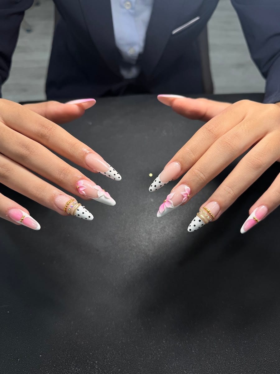 LINH Nails