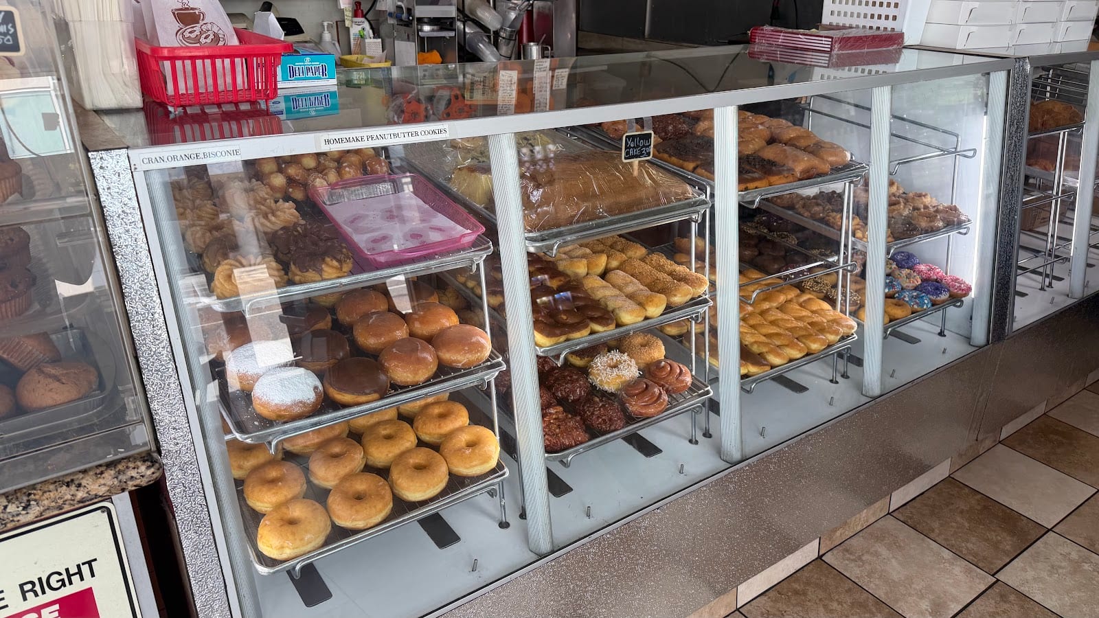 Dolly's Donuts & Cookies Too, photo 3