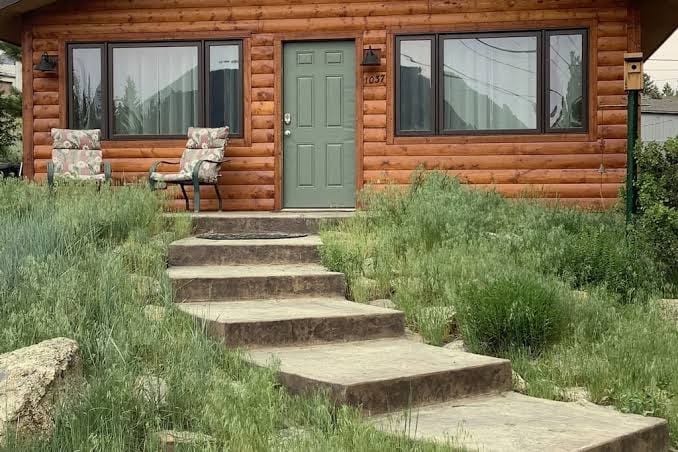 Beautiful Rocky Mountain 9-Hole Golf Course Home-Walk to Visitor Center and Town