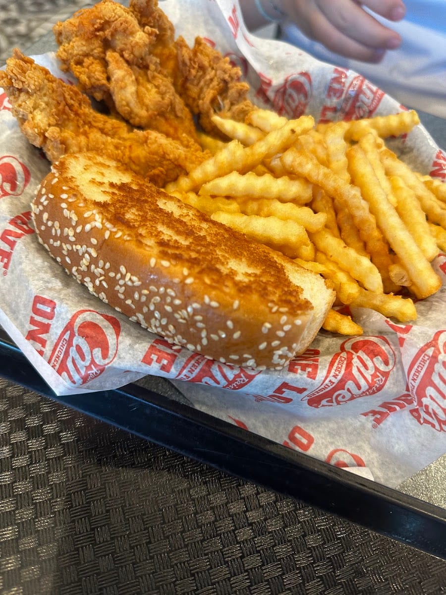 Raising Cane's Chicken Fingers, photo 4