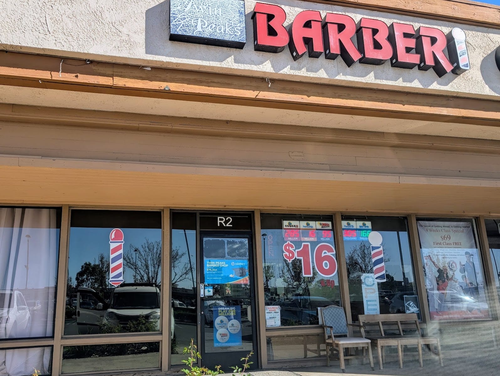 Twin Peaks Barber Shop, photo 2