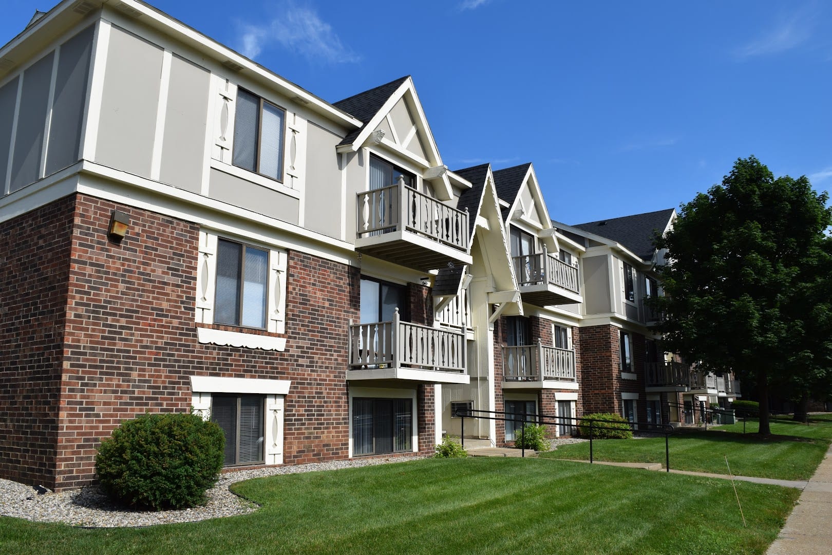 Fairlane Apartments