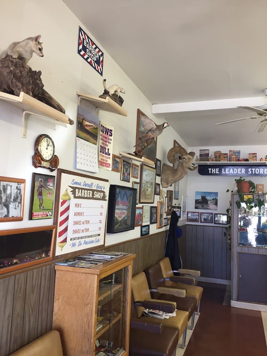 Gary & Derrill's Plaza Barber