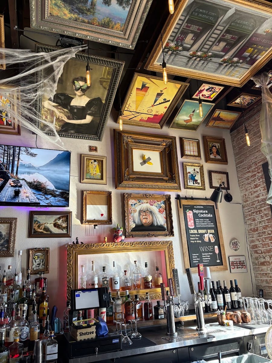 Bramblitt's Yellow Dog Art Bar & Gallery, photo 4