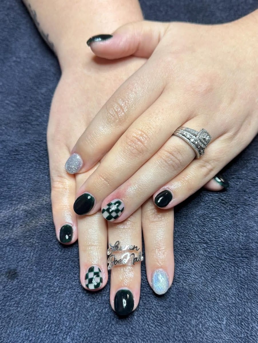Misfit Manicures, photo 3