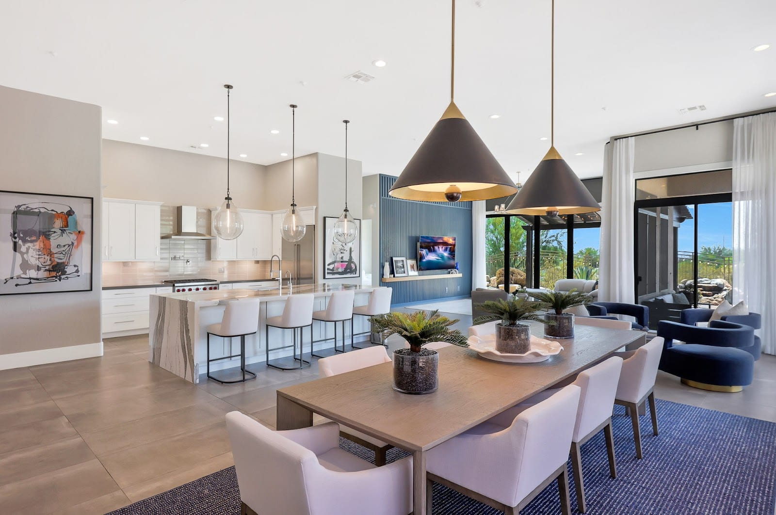 Laura Lucky | Russ Lyon Sotheby's International Realty
