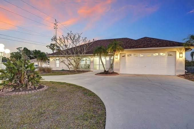 HEATED POOL - CLOSE TO MANY BEACHES