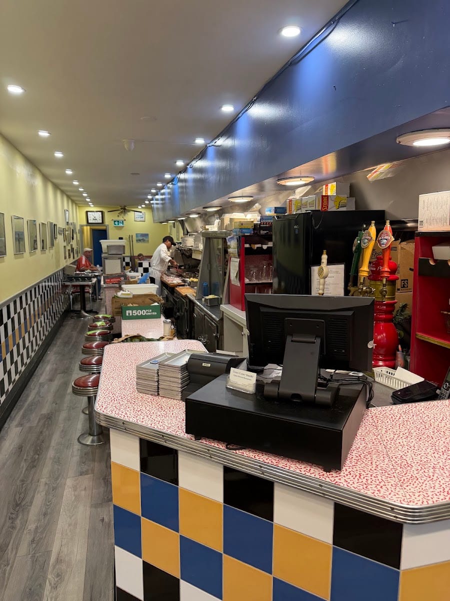 Three Coins Open Kitchen& Breakfast and Lunch