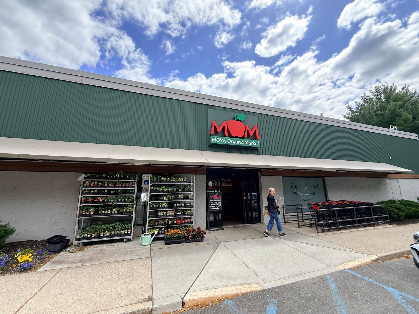 MOM's Organic Market