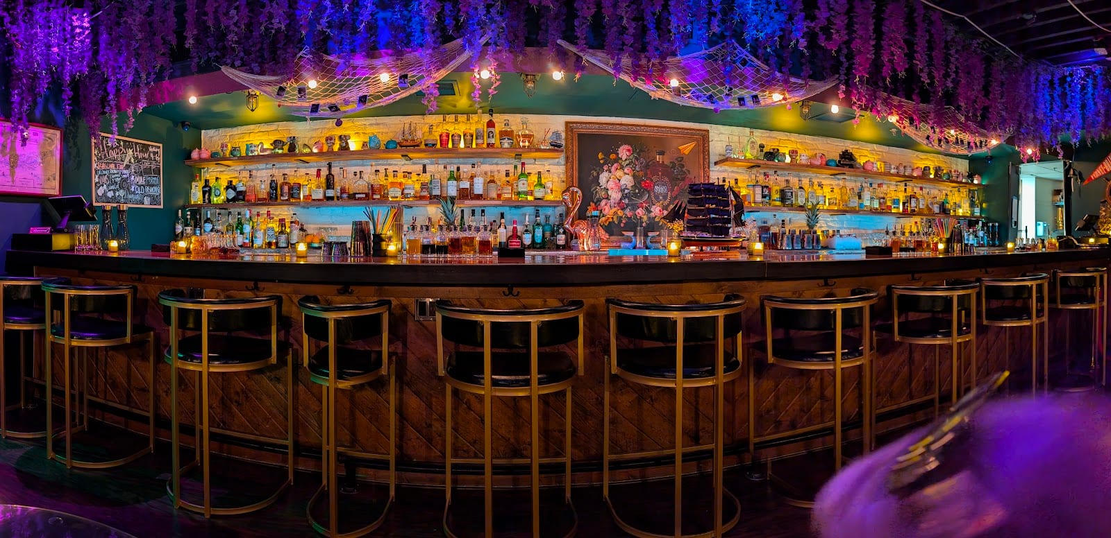 White Whale Cocktail Bar Fremont Street