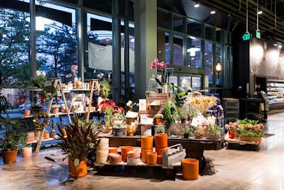 Franklin Square Market, Restaurant & Bar