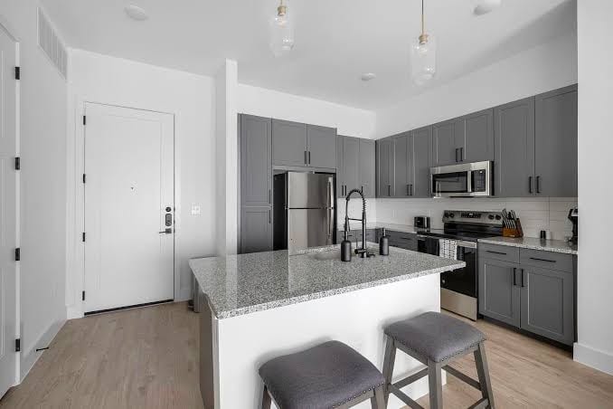 Landing | Stylish 2BD, Pool, Gym
