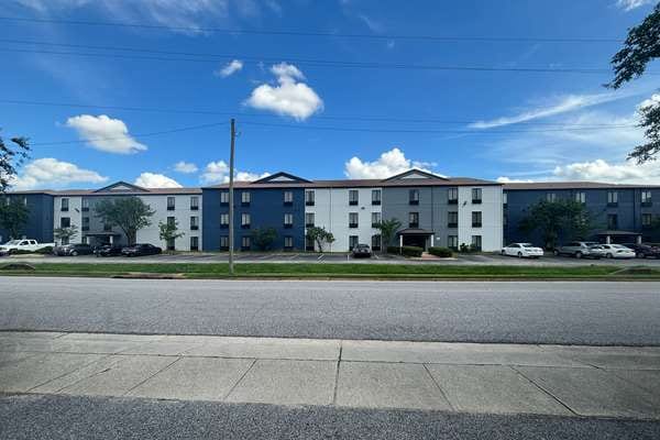 Quality Inn & Suites at Airport Blvd I-65, photo 3