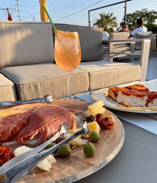 Santo's Drinkeria Rooftop Bar, photo 4