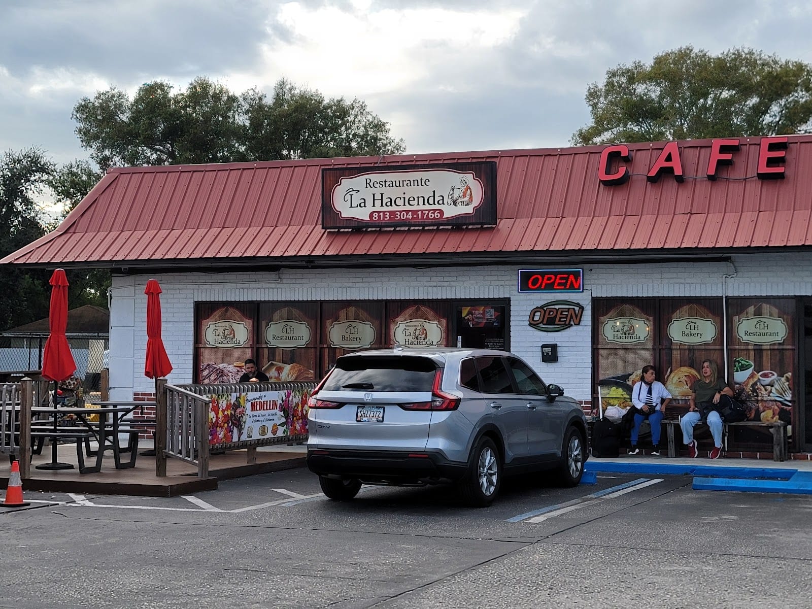 Restaurante La Hacienda & Bakery