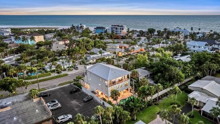 Huge Yard with Heated Pool, Steps to Beach - The Pool House, photo 3