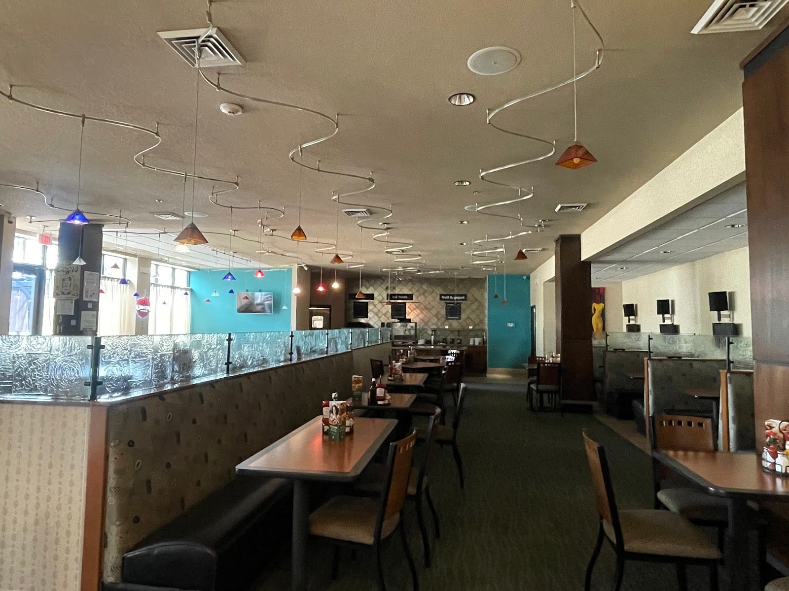 Wing Tips Bar + Bistro, photo 4