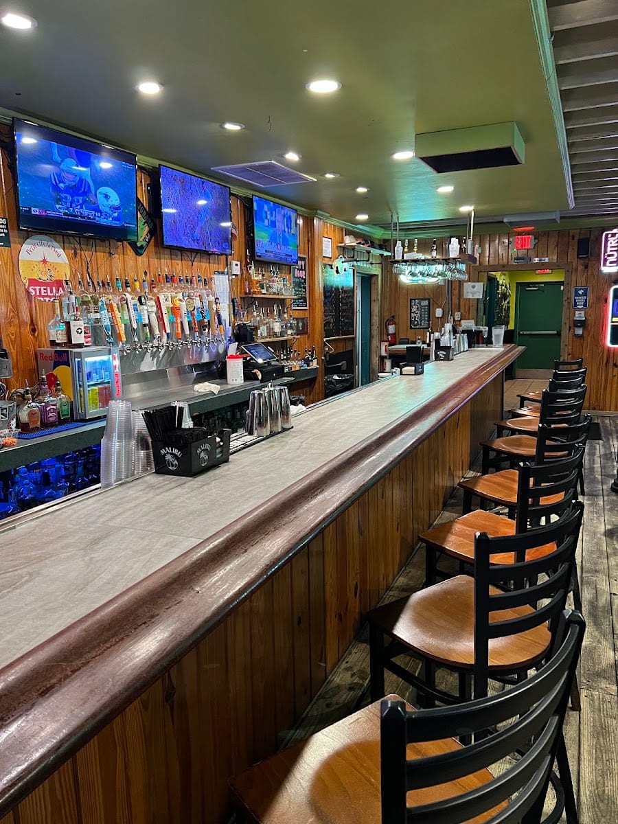Green Iguana Bar & Grill, photo 3